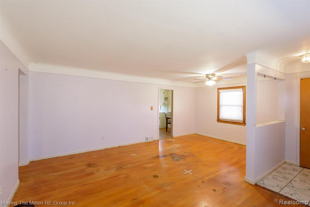6735 Whitby Street, Garden City, MI — Photo 5