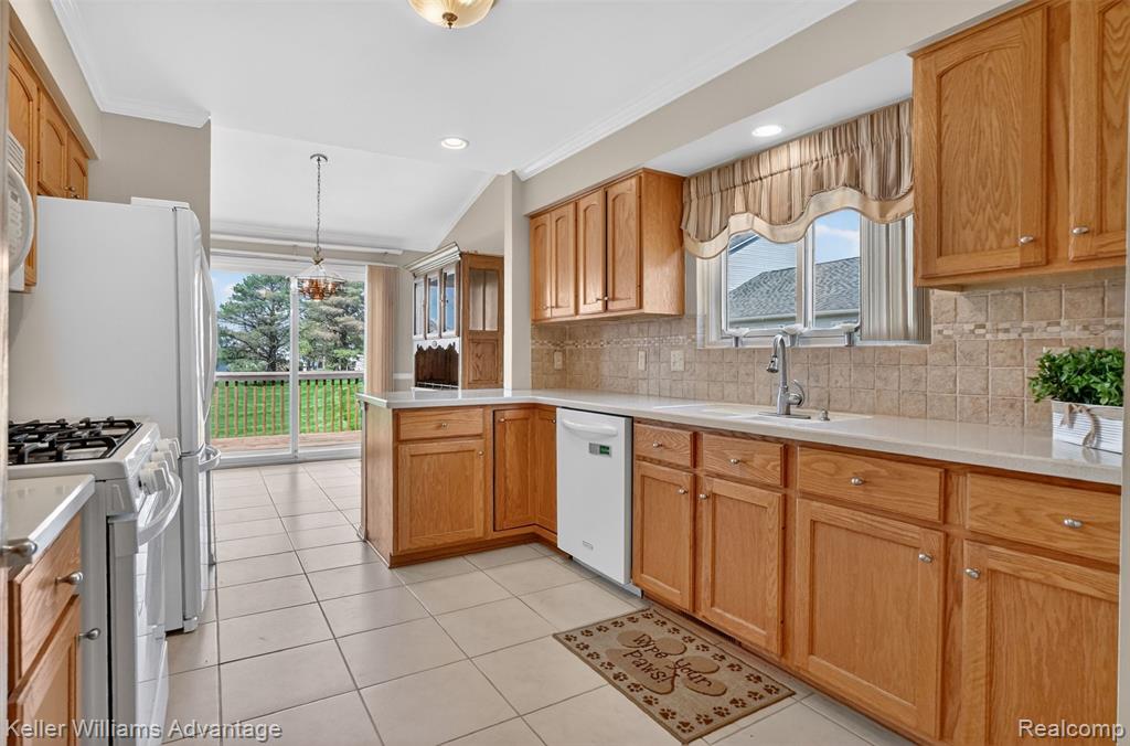 761 Knollwood Circle, South Lyon, MI 48178 — Photo 3