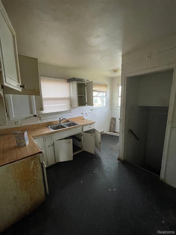 9215 BEDFORD Street, Detroit, MI 48224 — Photo 5
