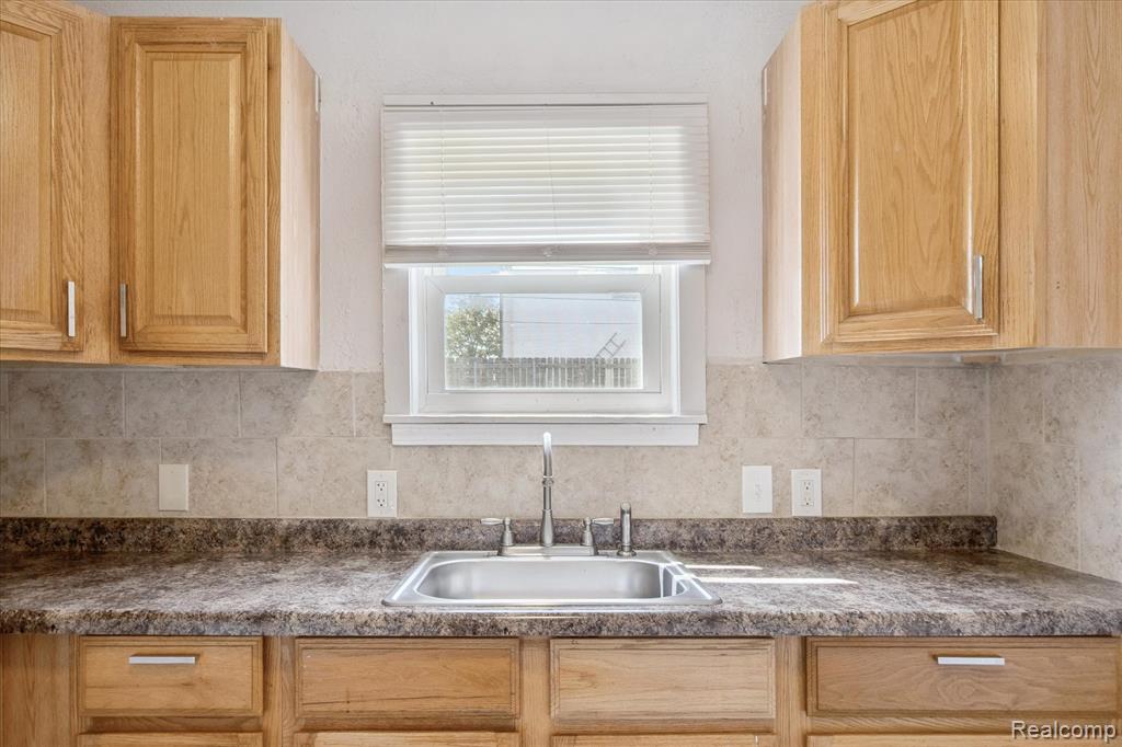 8240 Westpoint Street, Taylor, MI 48180 — Photo 26