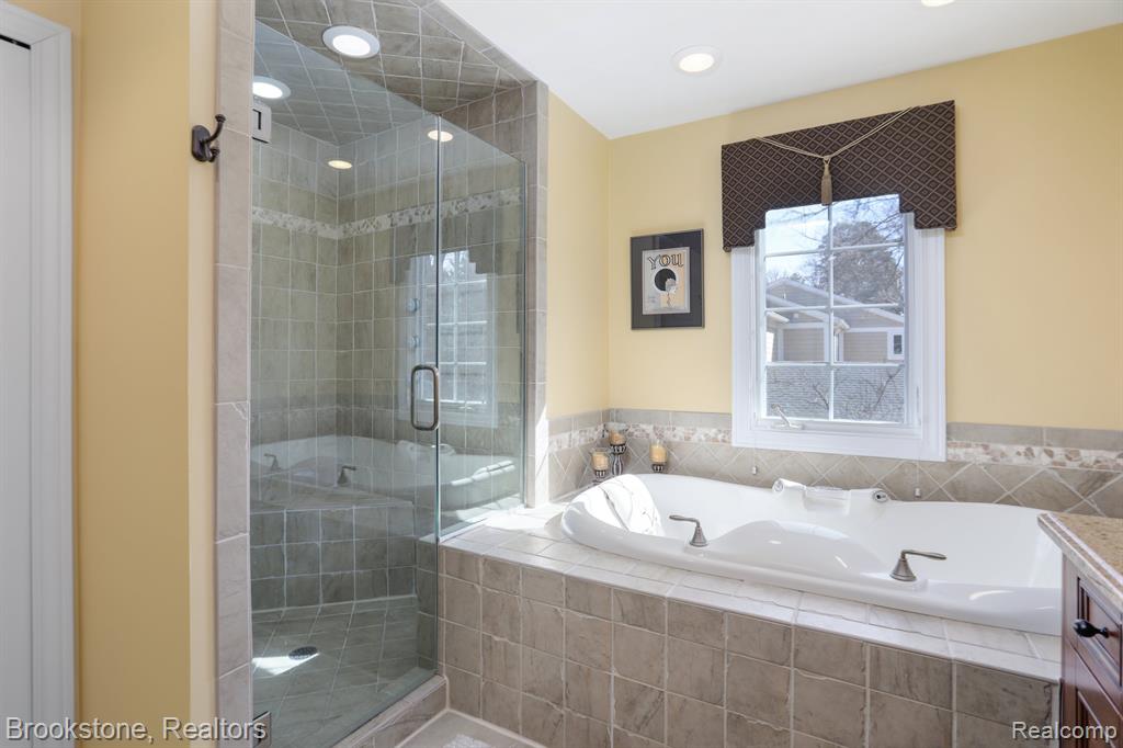 7585 LILAC Court, West Bloomfield, MI 48324 — Photo 29