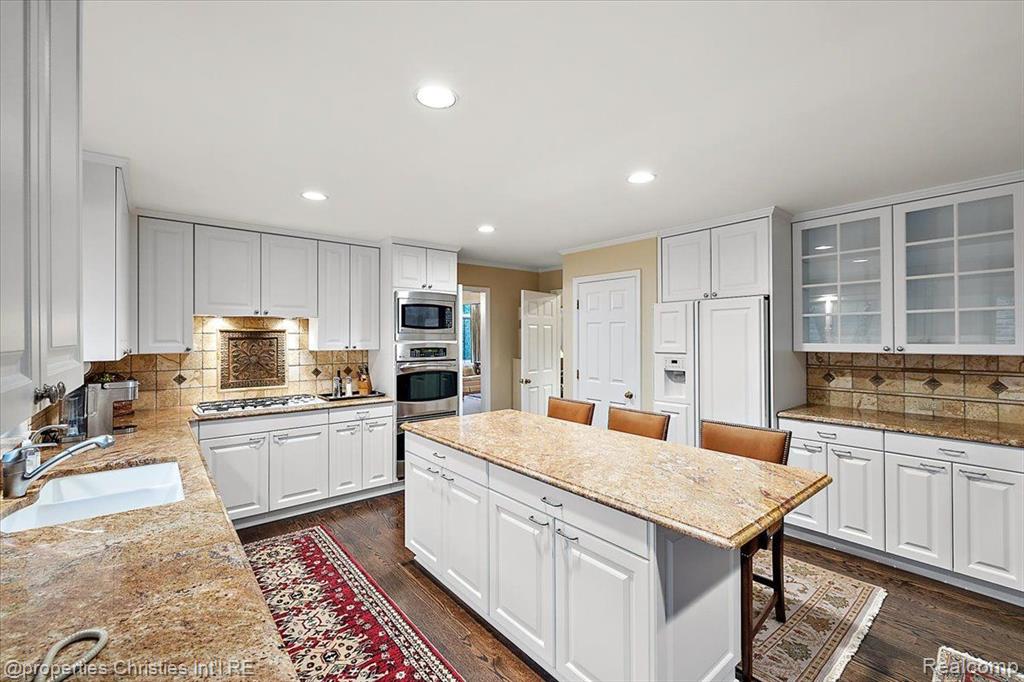5579 Pine Brooke Court, Bloomfield Hills, MI 48304 — Photo 13