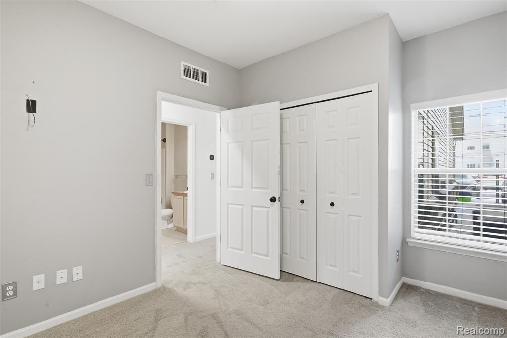 526 Red Oak Court, Walled Lake, MI 48390 — Photo 31