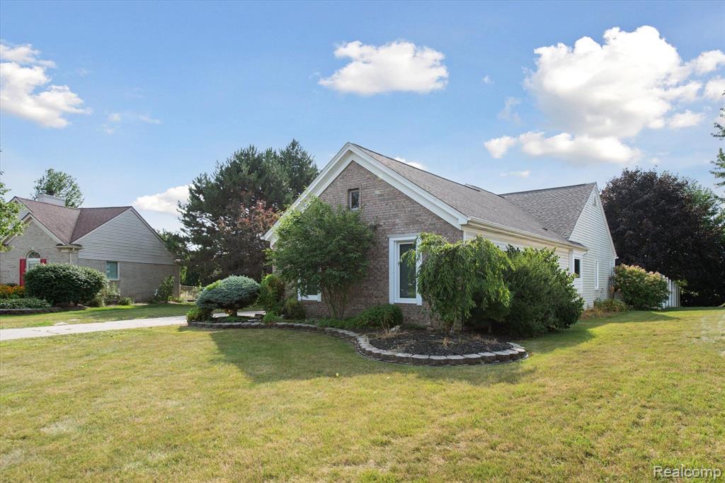 810 CARRINGTON Boulevard, Monroe, MI 48161 — Photo 4