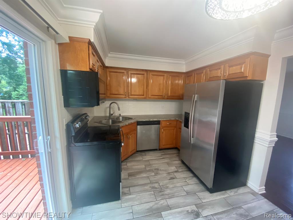 8418 HICKORY Drive, Sterling Heights, MI 48312 — Photo 8