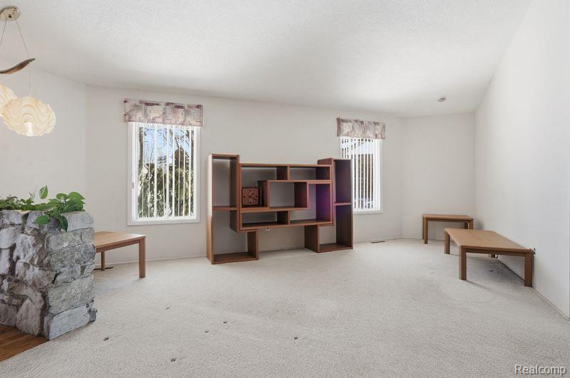 9136 Shinanguag Drive, Goodrich Vlg, MI — Photo 5