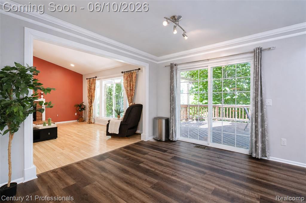 425 Cherry Grove Lane, Walled Lake, MI 48390 — Photo 28