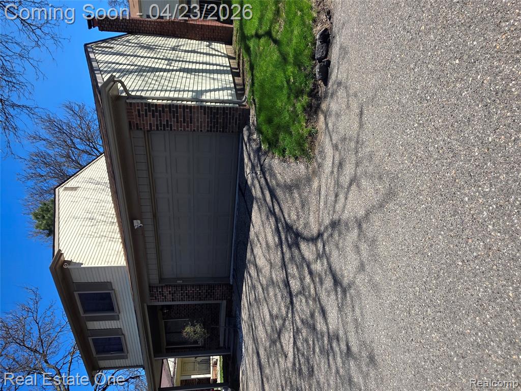 2898 Roundtree Drive, Troy, MI 48083 — front exterior