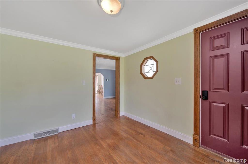 10352 HEGEL Road, Goodrich Vlg, MI — Photo 5