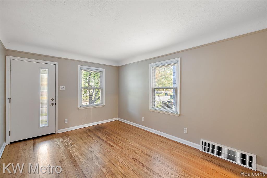 531 ALBANY Street, Ferndale, MI 48220 — Photo 2