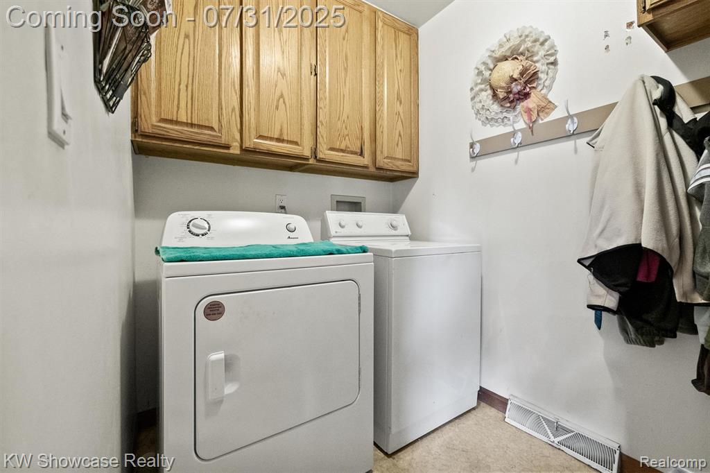9523 Chaumont Drive, Commerce Twp, MI 48382 — Photo 15