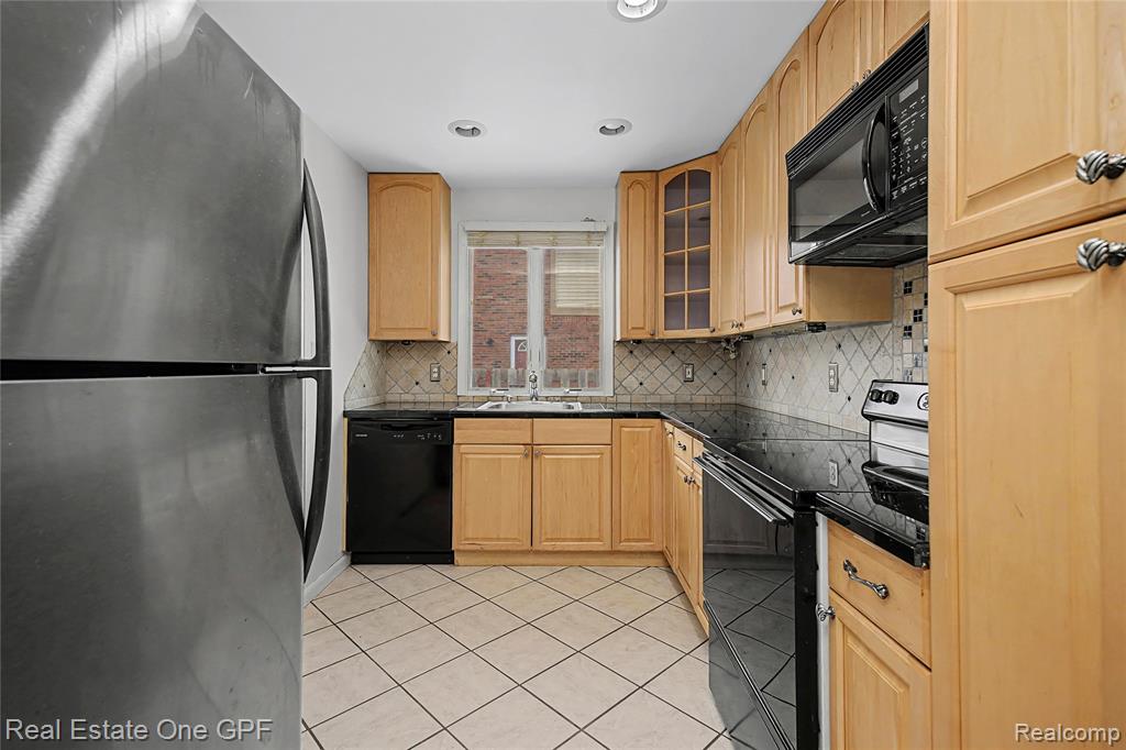 506 W 12 Mile Road, Royal Oak, MI 48073 — Photo 10