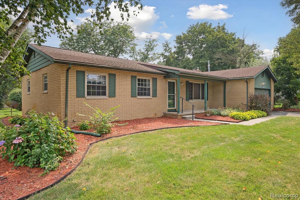 8812 Rio Vista Street, Green Oak, MI 48116 — Photo 2