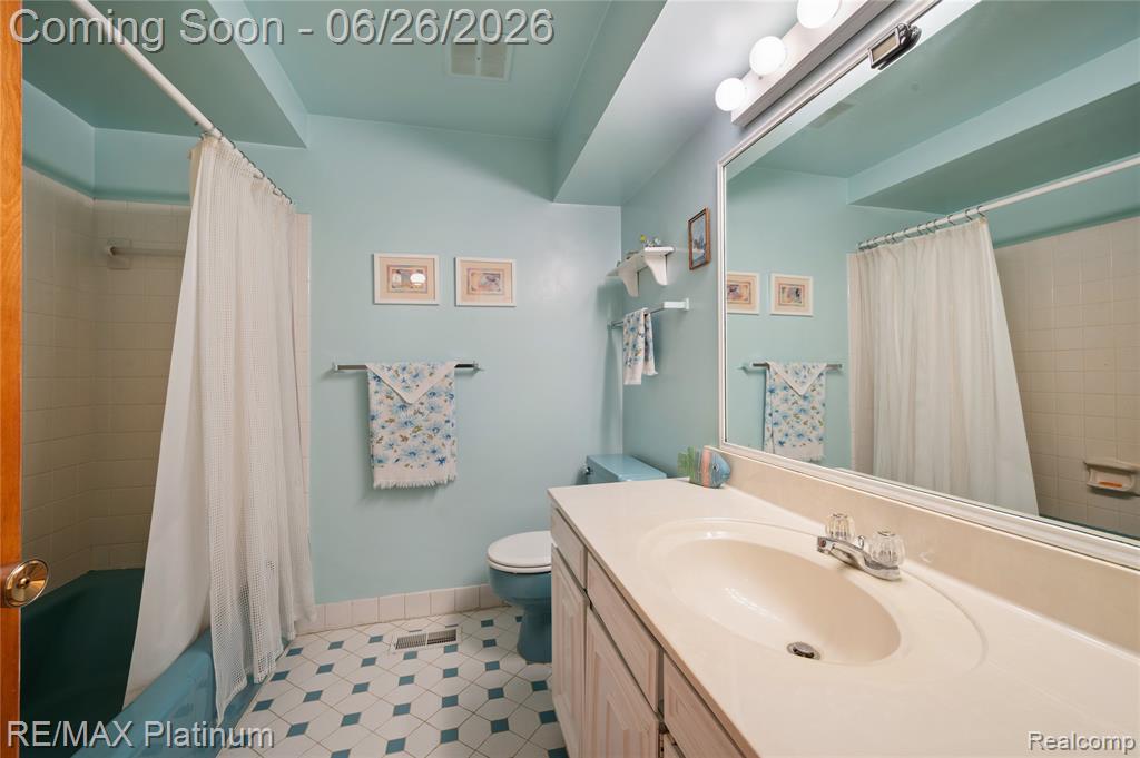9460 Deer Park Court, Fenton, MI 48430 — Photo 34