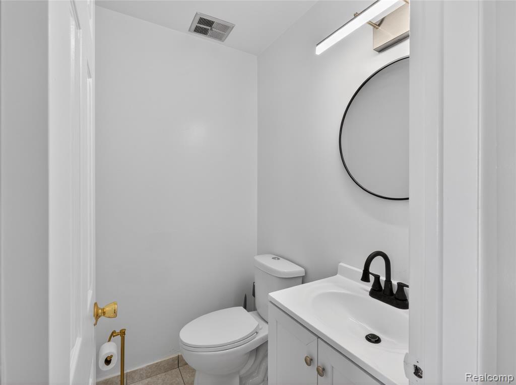 4667 Bloomfield Drive, Sterling Heights, MI 48310 — Photo 11