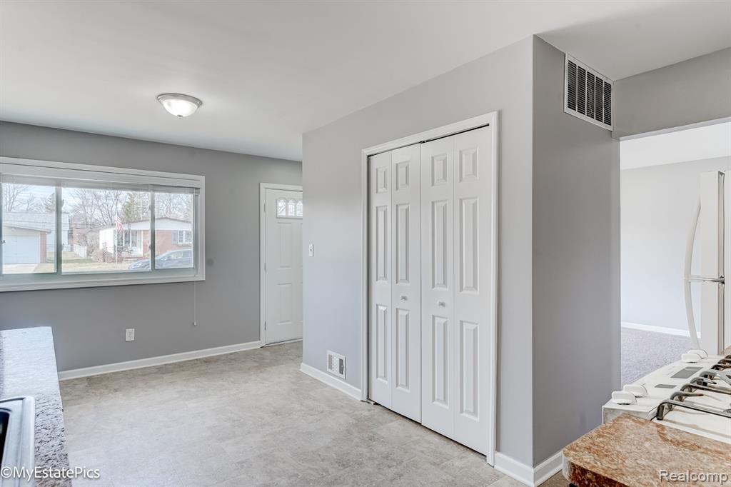 547 S Hawthorne Street, Westland, MI 48186 — Photo 24