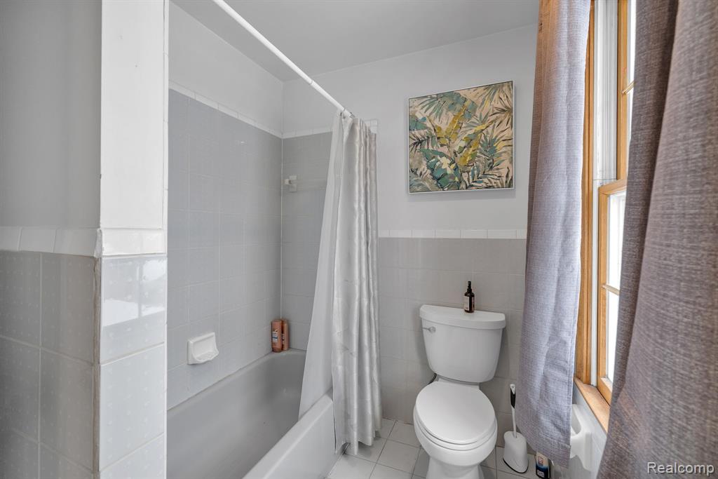 8121 Saint James Drive, Grosse Ile, MI 48138 — Photo 29