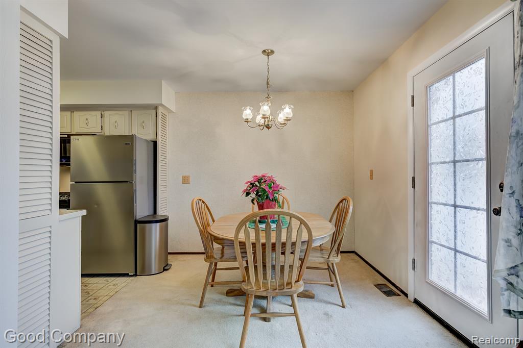 21208 E GLEN HAVEN Circle, Northville, MI 48167 — Photo 9