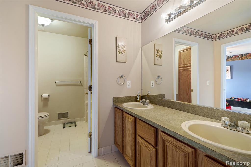 47540 Kelston Drive, Macomb, MI 48044 — Photo 24