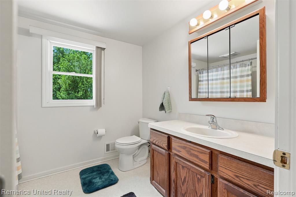 11922 Cody Creek Court, South Lyon, MI 48178 — Photo 39