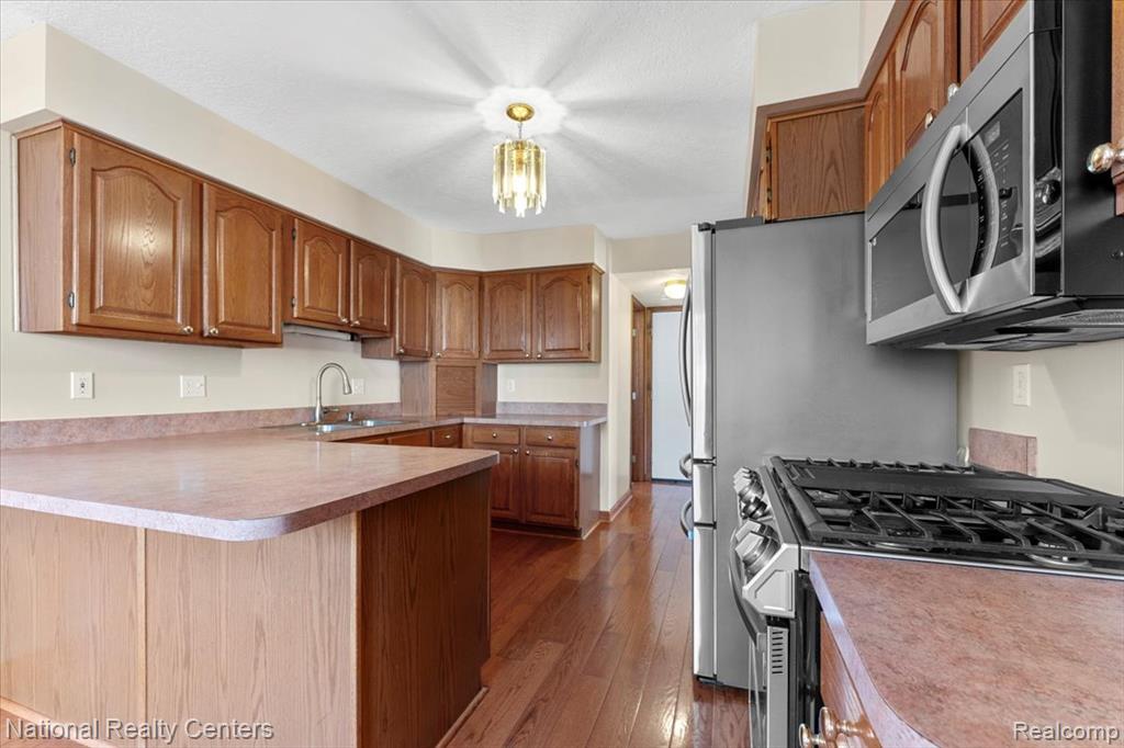 5235 Barbara Avenue, Trenton, MI 48183 — Photo 7
