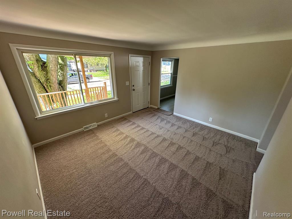 92 W PRINCETON Avenue, Pontiac, MI 48340 — Photo 8