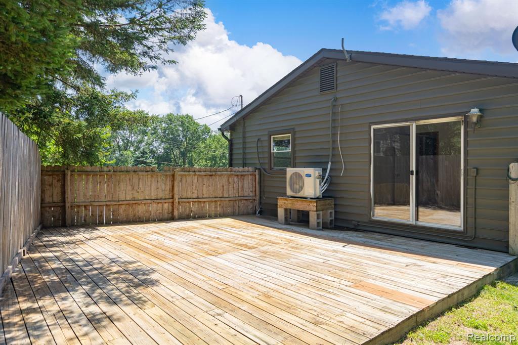 4069 Loch Drive, Highland, MI — Photo 28