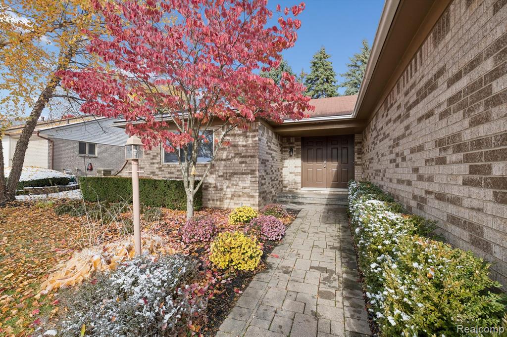 634 Lockport Road, Rochester Hills, MI 48307 — Photo 5