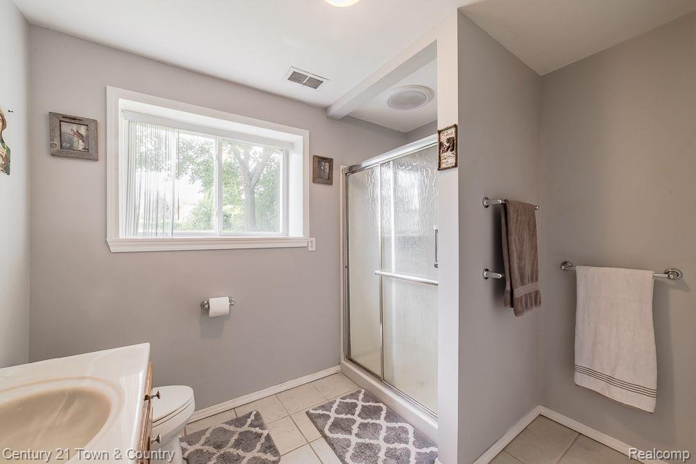 8119 FENTON Road, Grand Blanc, MI 48439 — Photo 25