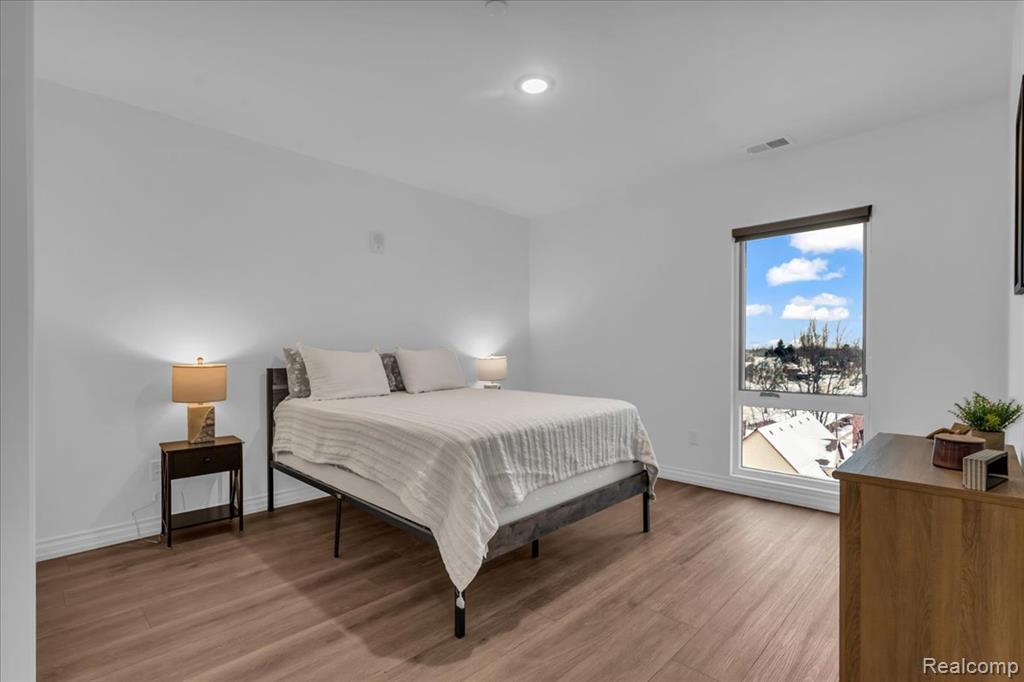 166 OAK Street, Wyandotte, MI, 48192