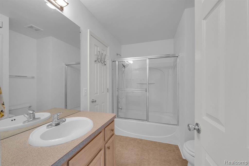 26725 ASHTON Drive, Woodhaven, MI 48183 — Photo 17