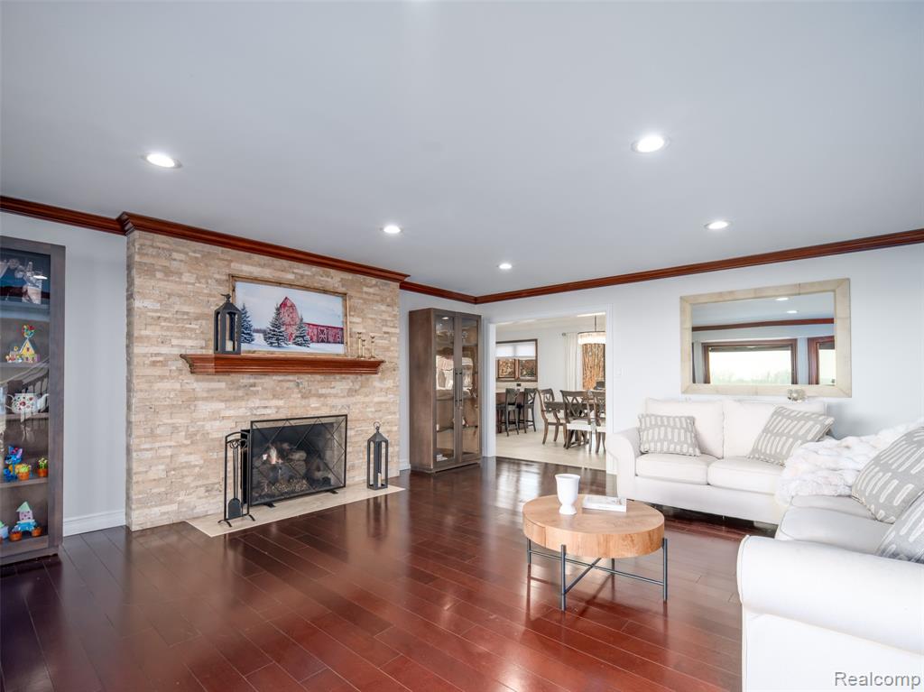 23750 E River Road, Grosse Ile, MI, 48138