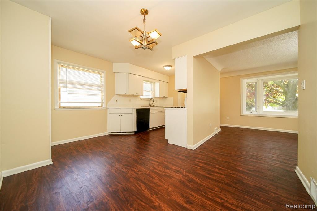 4620 DUDLEY Street, Dearborn Heights, MI 48125 — Photo 15