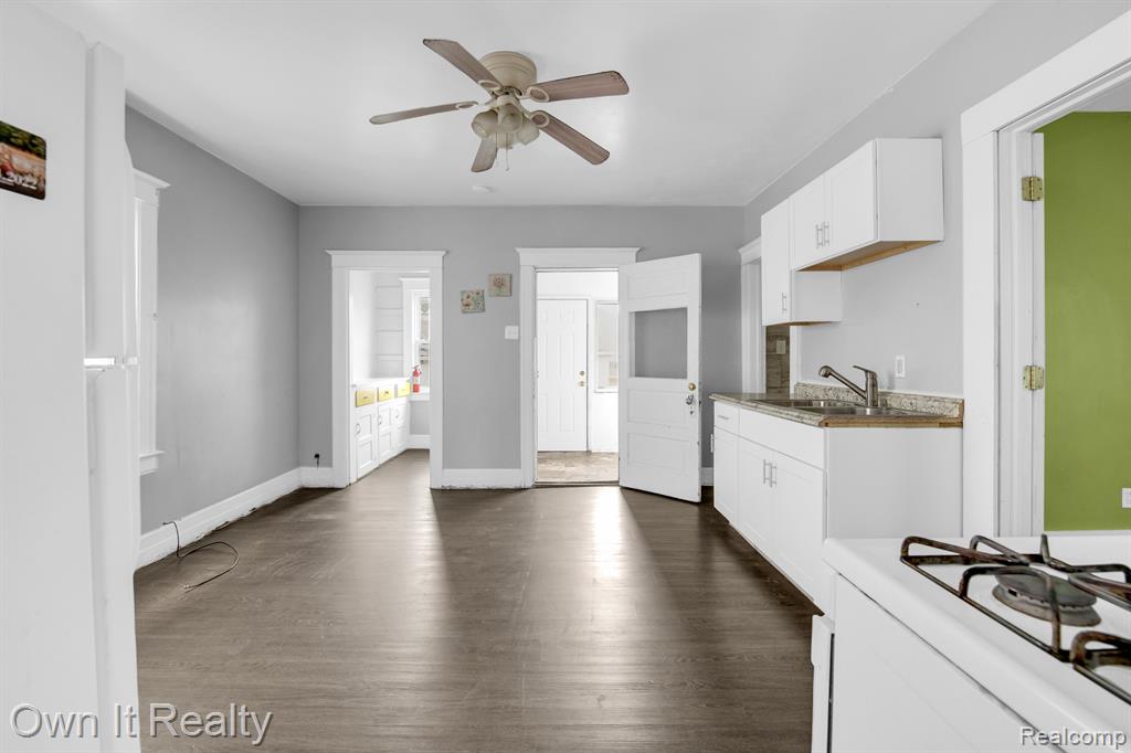 9369 McDougall Street, Hamtramck, MI 48212 — Photo 37
