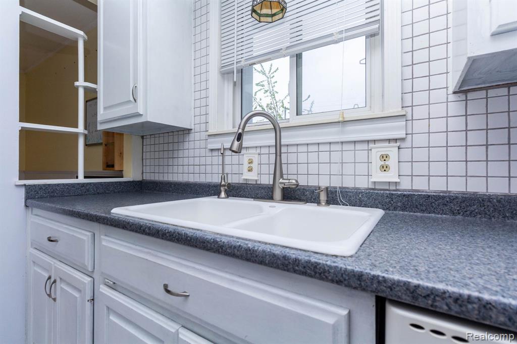 4249 Bonning Avenue, Warren, MI 48091 — Photo 10