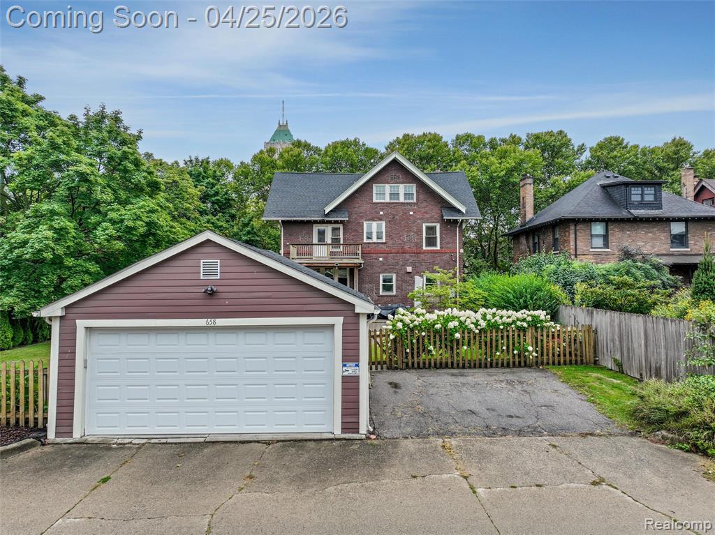 658 Pallister, Detroit, MI 48202 — Photo 59