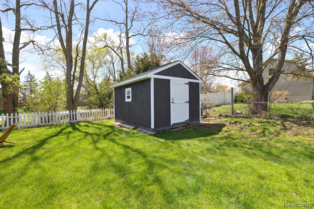 7520 FAIRVIEW Drive, Goodrich Vlg, MI — Photo 48