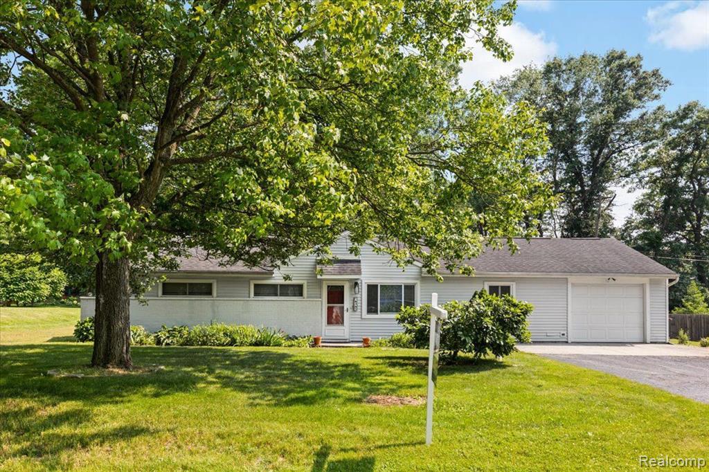 6161 ASCENSION Street, Clarkston, MI 48348 — Photo 2