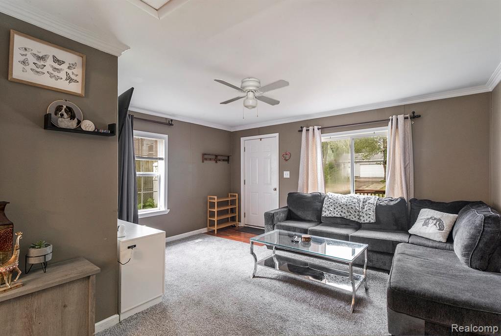 2305 Hester Court, Keego Harbor, MI 48320 — Photo 9