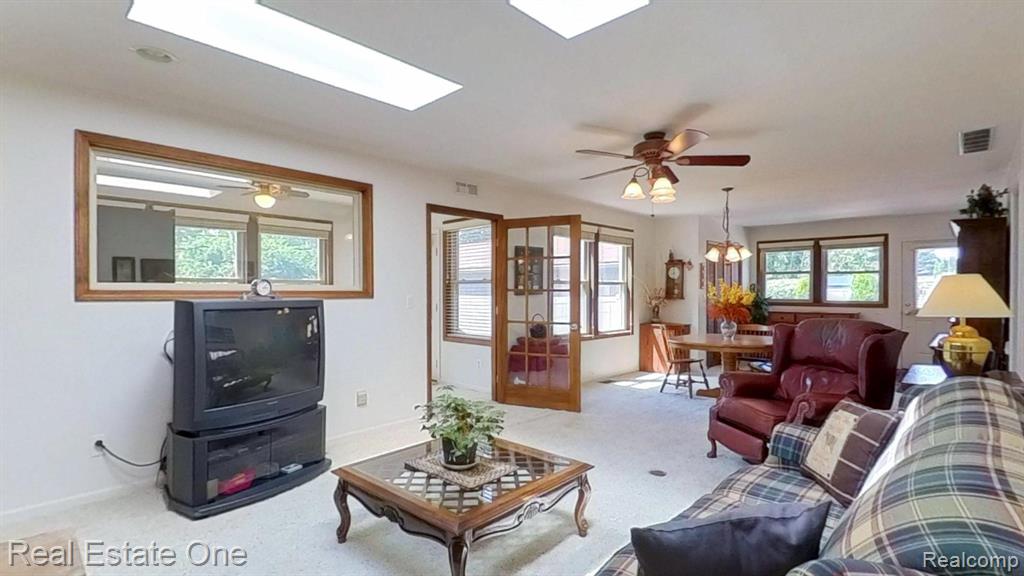1938 Beverly Street, Sylvan Lake, MI 48320 — Photo 24