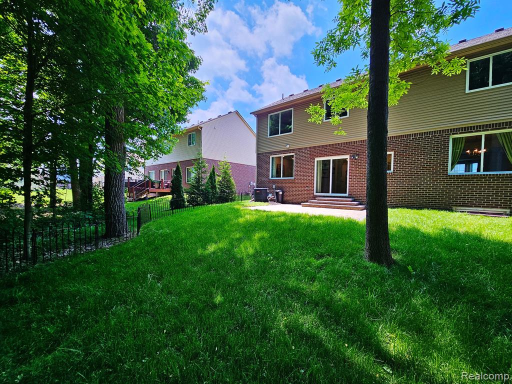 13401 STAMFORD Road, Belleville, MI 48111 — Photo 40