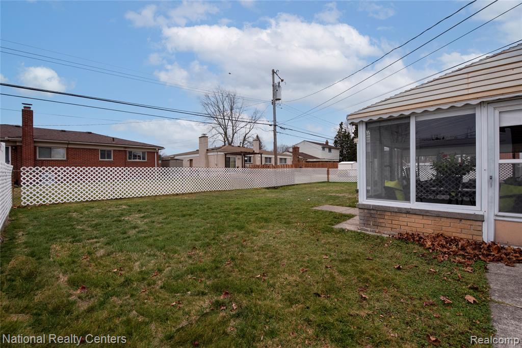 4760 Red Maple Drive, Warren, MI 48092 — Photo 32