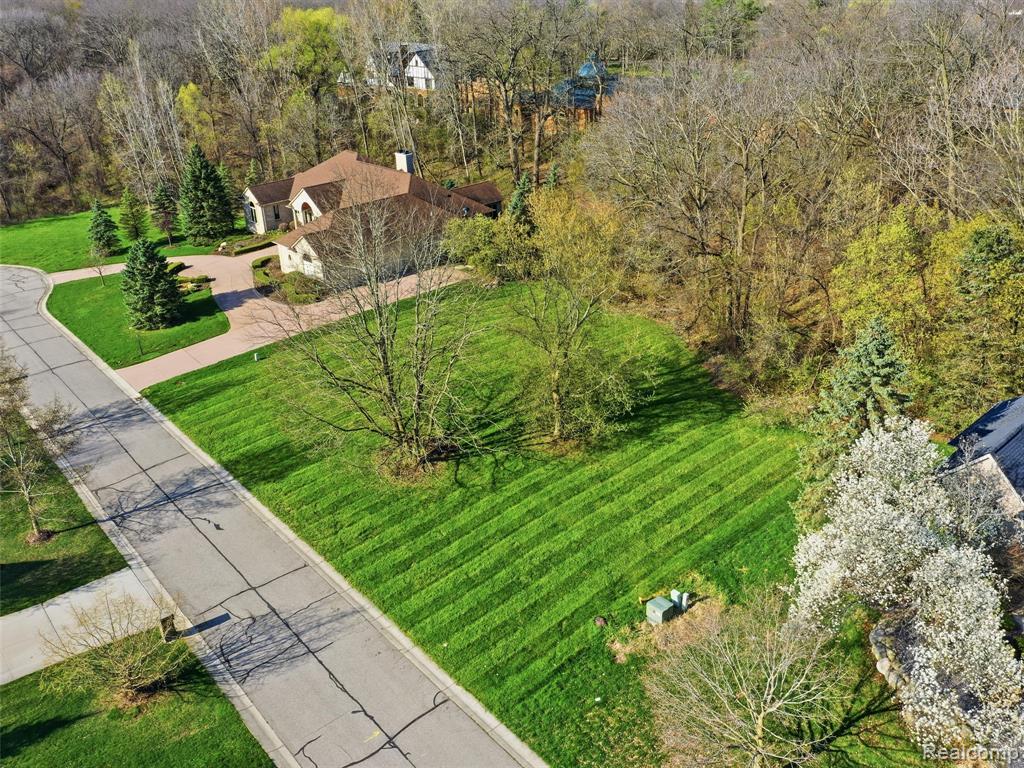 4710 Woodland Hills Drive, Rochester, MI 48306 — Photo 12
