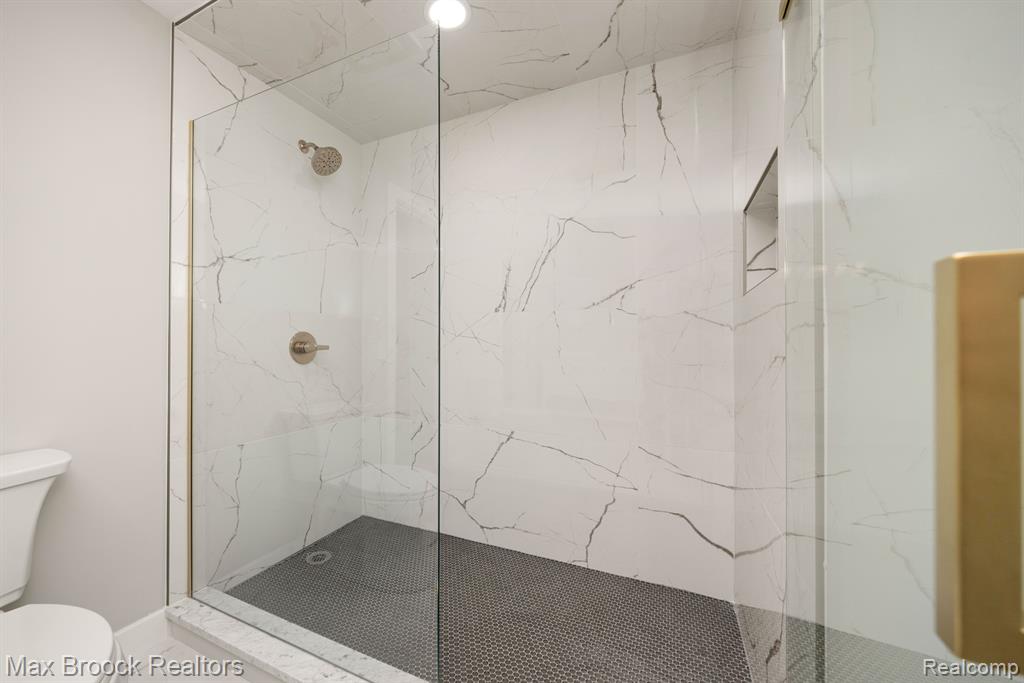 5240 CLARENDON CREST Street, Bloomfield Hills, MI 48302 — Photo 27