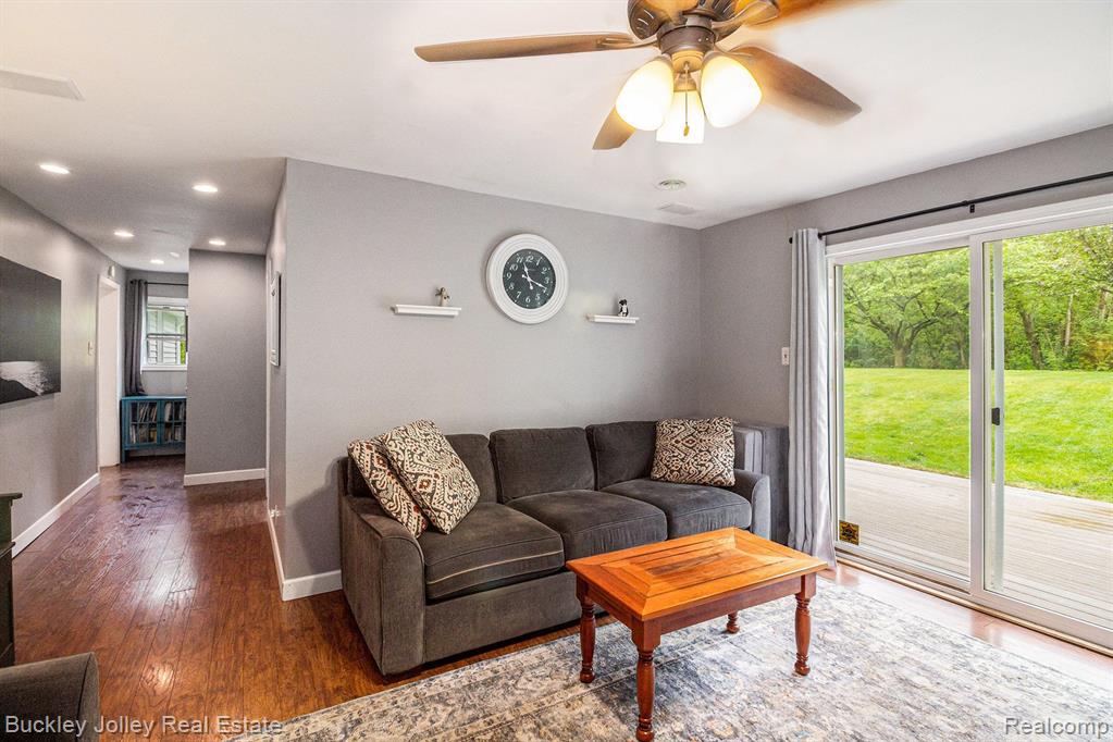 55755 PONTIAC TRAIL Court, New Hudson, MI 48165 — Photo 11