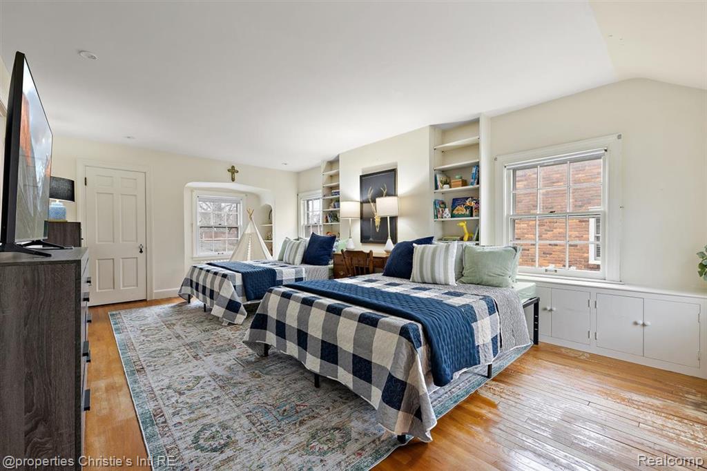 285 McMillan Road, Grosse Pointe Farms, MI 48236 — Photo 27