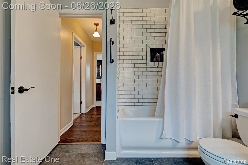 6394 Manson Drive, Waterford, MI 48329 — Photo 22