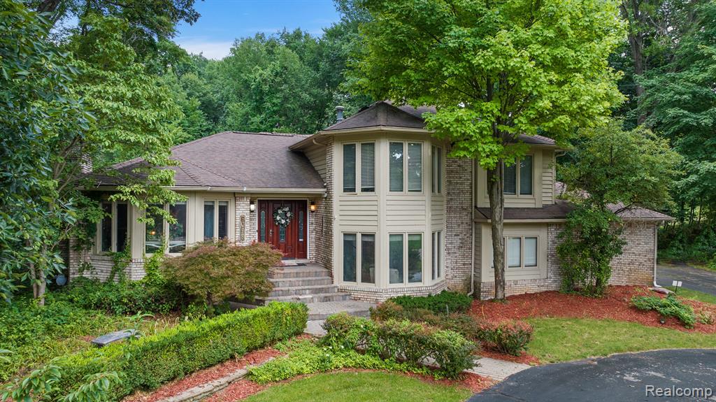 8398 ELKRUN Drive, Clarkston, MI 48348 — front exterior