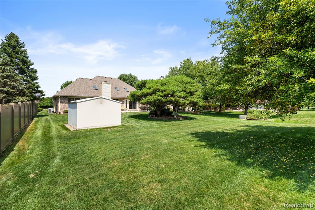 19550 Shorecrest Drive, Clinton Twp, MI 48038 — Photo 48