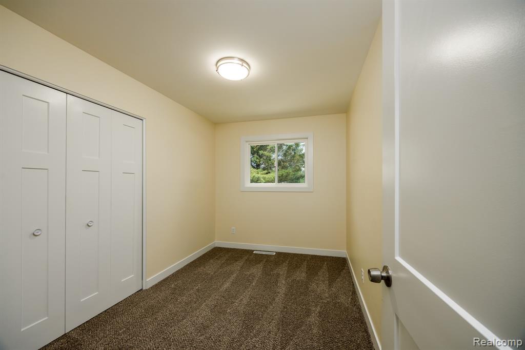6298 Nightingale Drive, Flint, MI 48506 — Photo 8